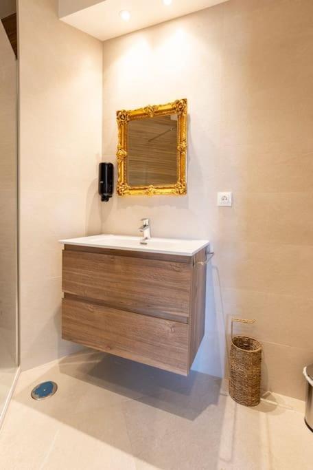Apartment Tribuna Iii By Ele Málaga