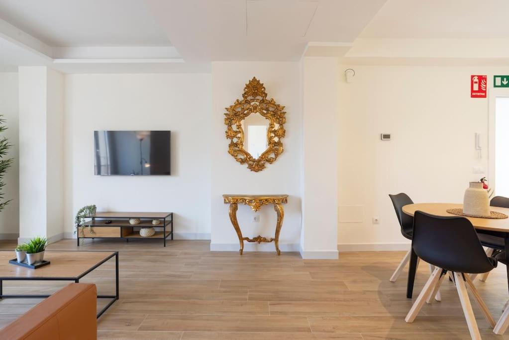Tribuna Iii By Ele Apartament *